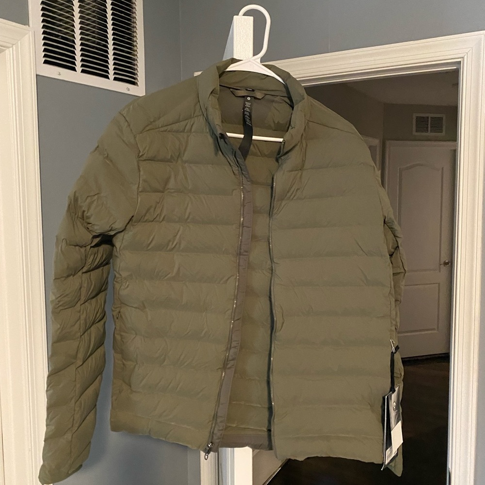 Lululemon Navigation Stretch Down Jacket - New w/ tags.  Med/Olive.